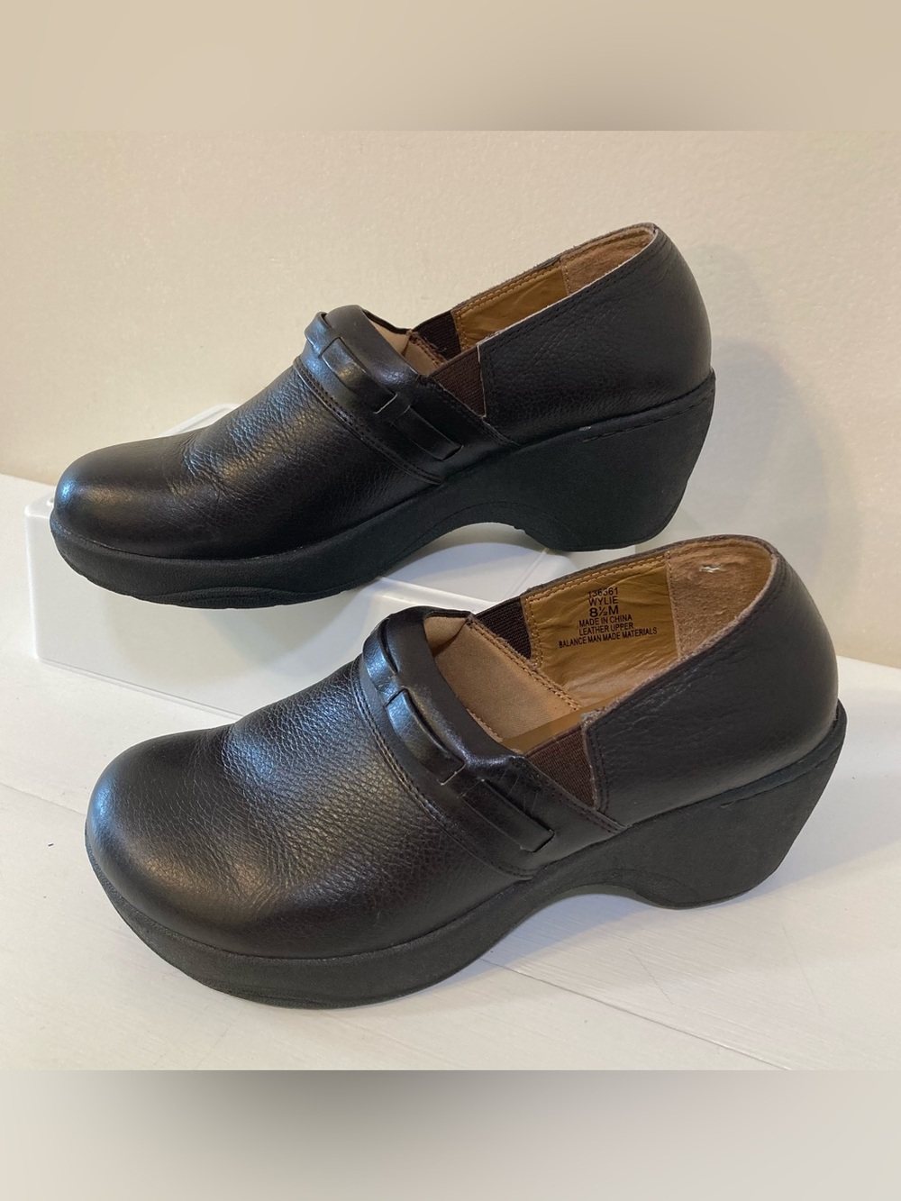 Bjorndal Wylie Womens Sz 8.5 Brown Leather Wedge Clogs Slip On Shoes